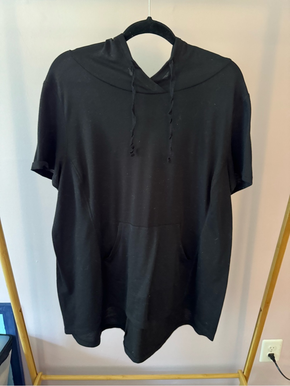LB Active Black Short-Sleeve Hooded Coverup with Front Pocket